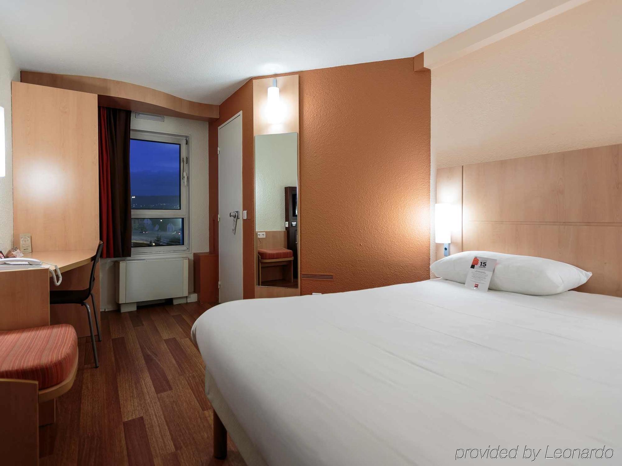 ไอบิส เคลร์มง-แฟร็อง ซุด คาร์ฟู แอร์เบต์ Hotel แคลร์มงต์-แฟร์รองด์ ภายนอก รูปภาพ